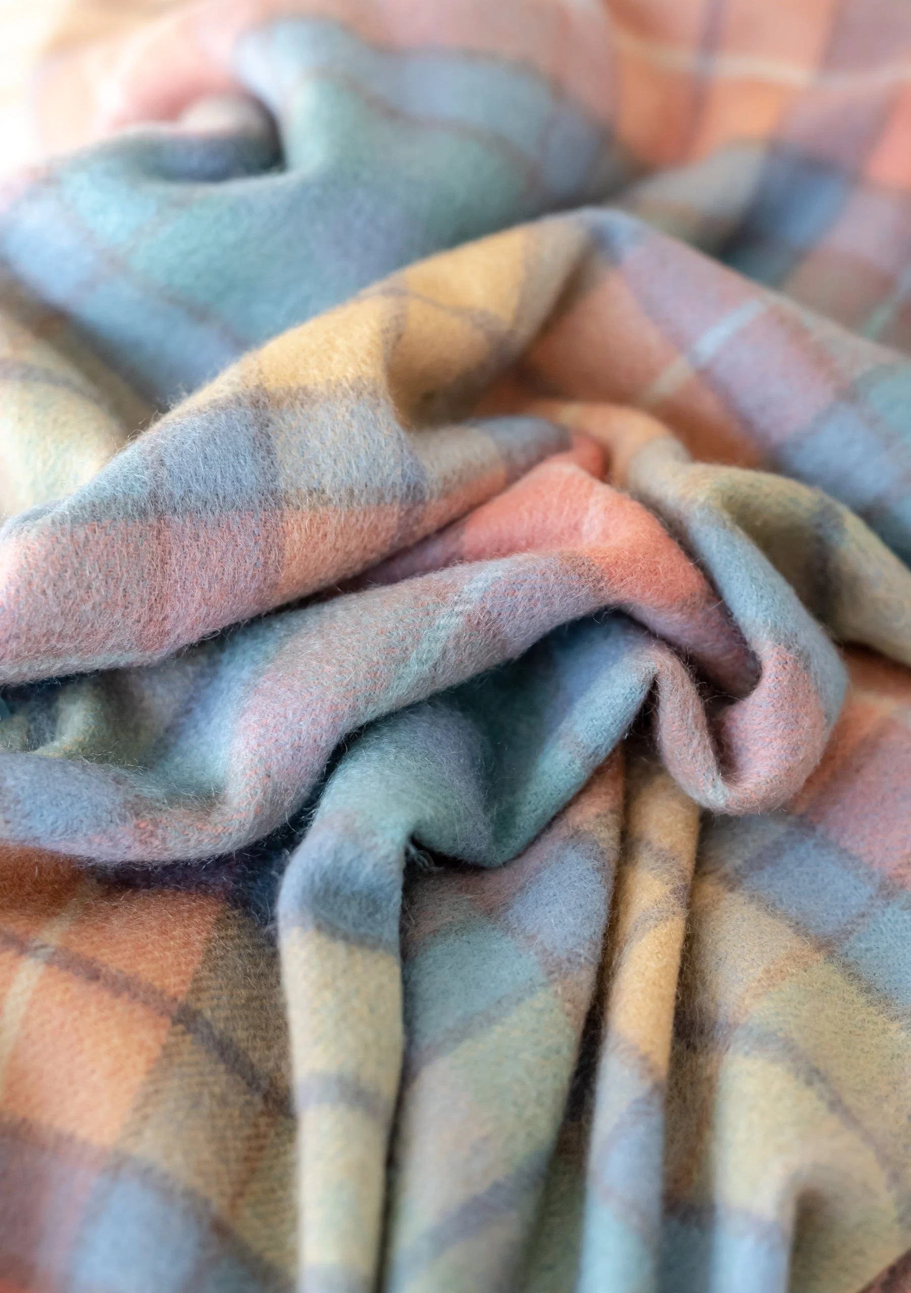 Men's Cashmere Scarf in Buchanan Antique Tartan - Image 4