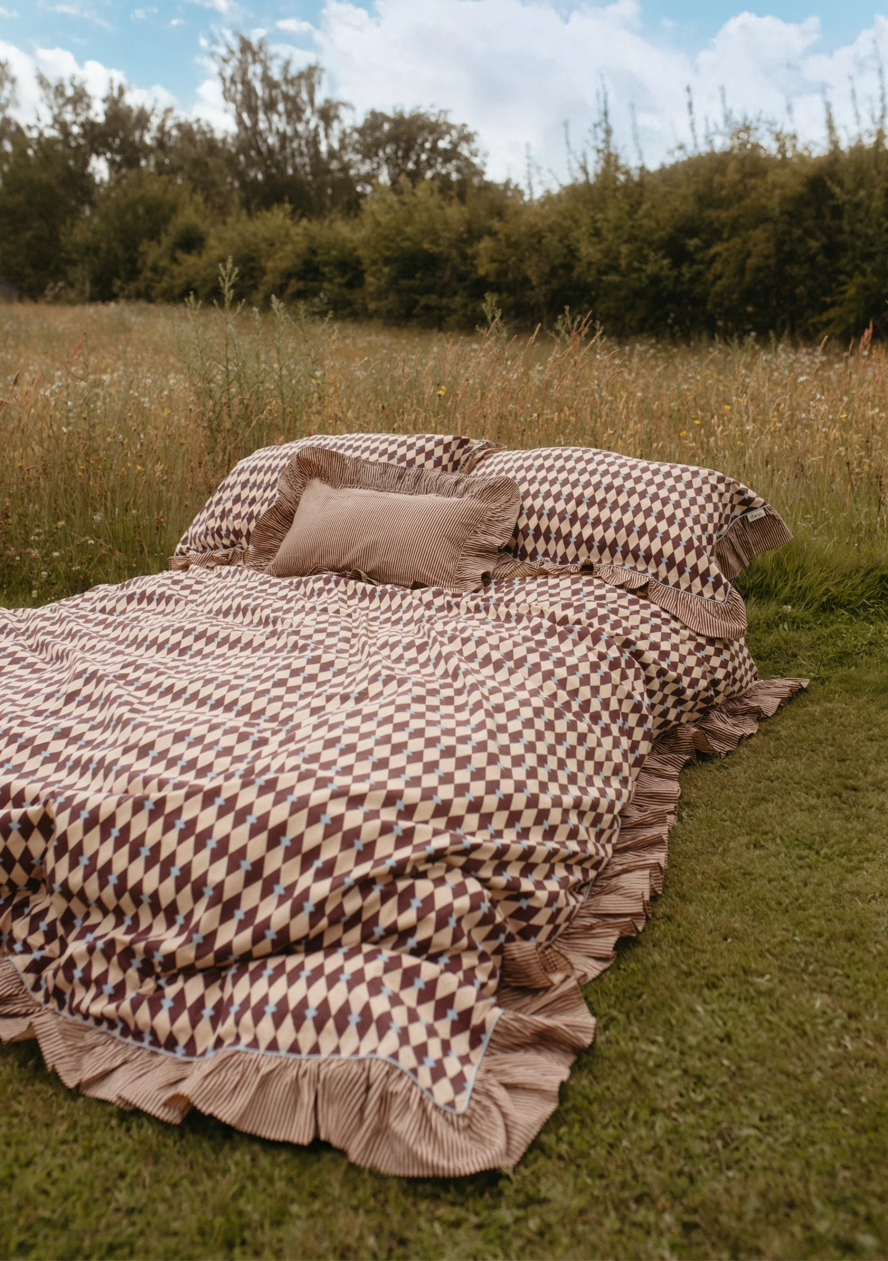 Cotton Duvet Cover & Pillowcases Set in Camel Harlequin