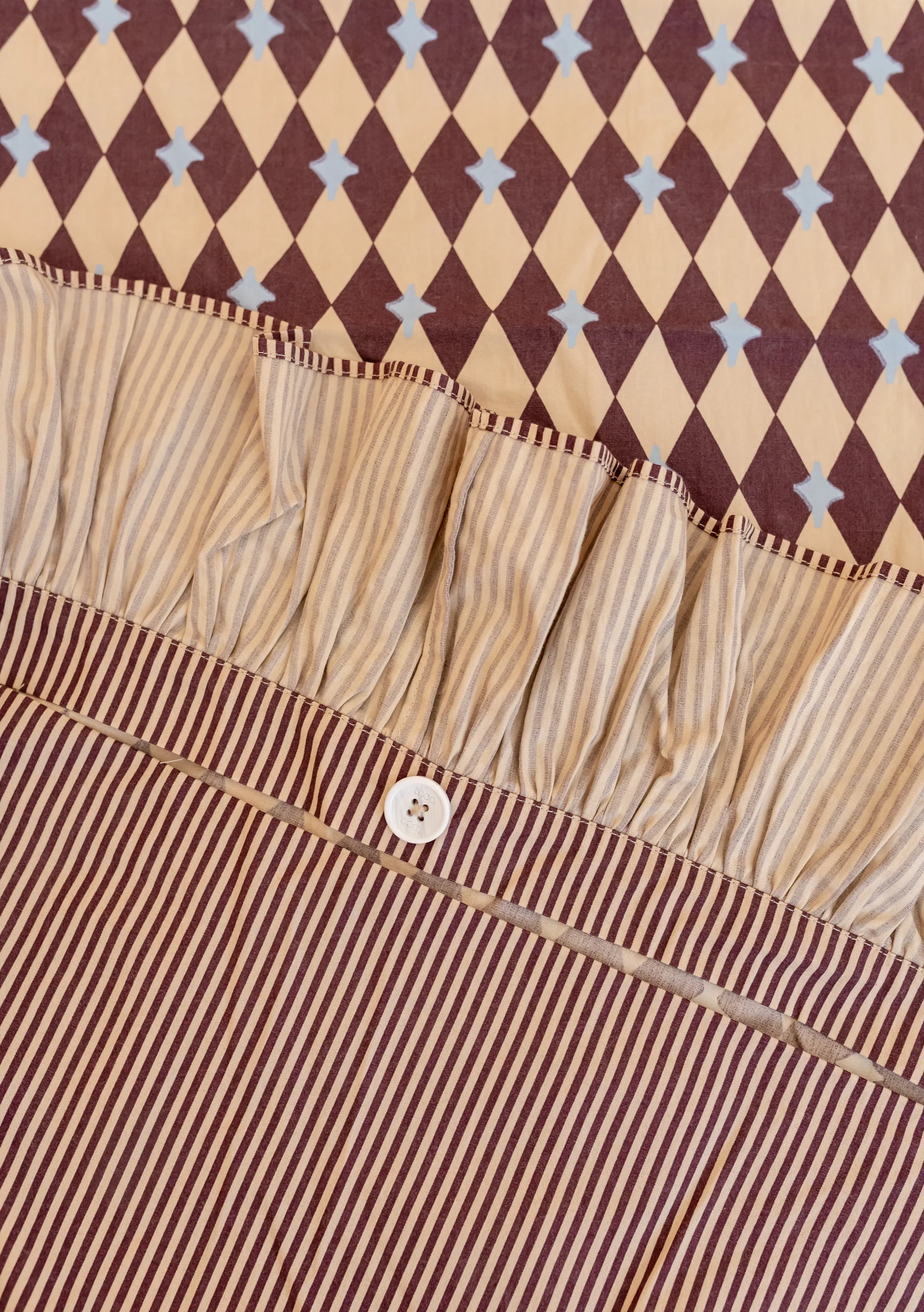 Cotton Duvet Cover & Pillowcases Set in Camel Harlequin - Image 4