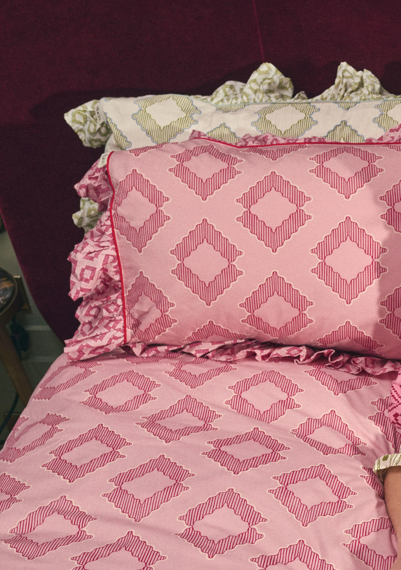 Cotton Duvet Cover & Pillowcases Set in Pink Diamond - Image 2
