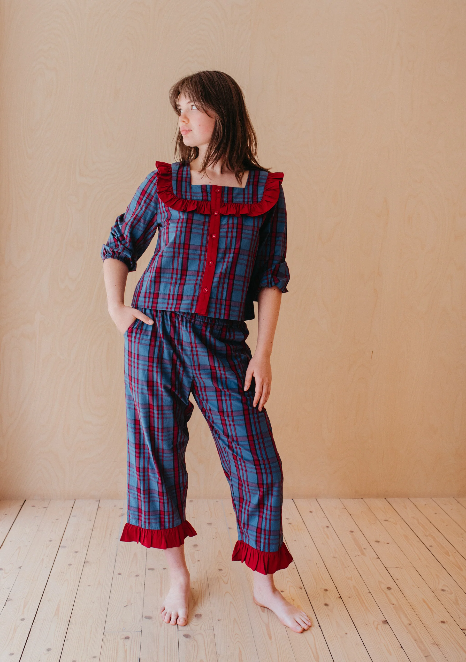 Cropped Cotton Pyjamas in Navy Tartan - Image 4